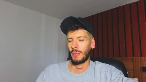 Snapshot of max_tayloor chatting on December 2025 09:45:01 PM Max Taylor online show from December 2025 09:45:01 PM