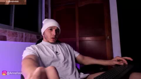 Snapshot of max_valiant1 chatting on January 2026 04:40:01 AM max_valiant1 online show from January 2026 04:40:01 AM