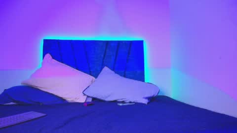 maxi_and_evan online show from March 2026 04:06:02 AM