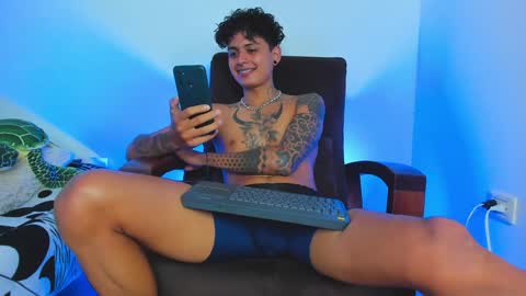 Snapshot of maxi_g chatting on January 2025 02:43:01 AM Maxi online show from January 2025 02:43:01 AM