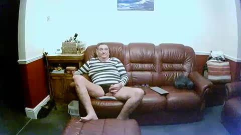 Snapshot of maxi_johnes chatting on January 2025 11:42:01 PM MAX online show from January 2025 11:42:01 PM