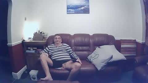 Snapshot of maxi_johnes chatting on March 2025 10:28:02 PM MAX online show from March 2025 10:28:02 PM