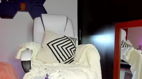 Snapshot of maxianomal chatting on February 2025 04:57:02 AM Max online show from February 2025 04:57:02 AM