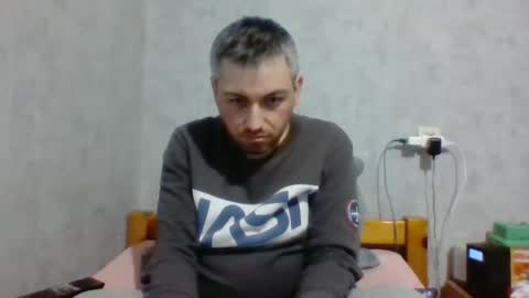 Snapshot of maximefrxx chatting on February 2025 08:36:01 PM Maxime online show from February 2025 08:36:01 PM