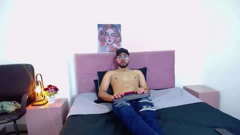 Maximiliano v online show from February 2026 04:11:01 AM