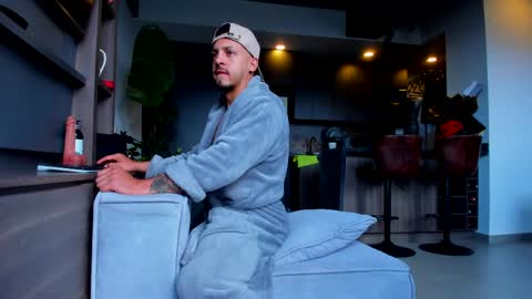 maximo_and_marcelo online show from May 2026 12:01:01 PM