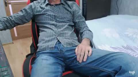 maximus3334 online show from May 2026 07:57:02 AM