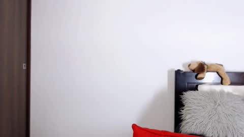 Independent Model online show from February 2025 02:49:01 AM