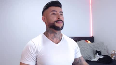 Independent Model online show from September 2025 02:33:02 AM