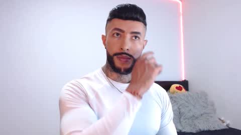 Independent Model online show from September 2025 12:21:01 AM