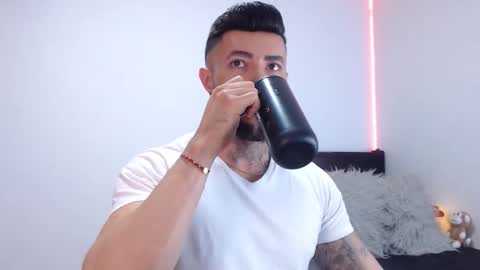 Independent Model online show from September 2025 03:08:02 AM