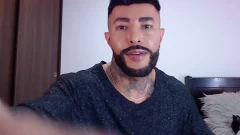 Independent Model online show from October 2025 05:32:02 AM