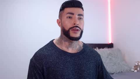 Independent Model online show from October 2025 04:12:02 AM