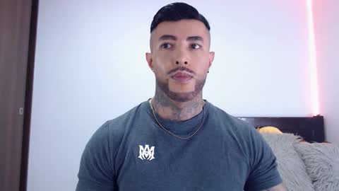 Independent Model online show from December 2025 03:14:02 AM