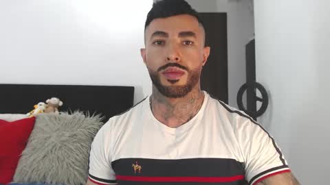 Independent Model online show from May 2026 03:26:01 AM