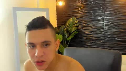 Snapshot of maximuss_19 chatting on January 2025 10:19:01 PM Maximus online show from January 2025 10:19:01 PM