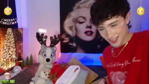 Snapshot of maxiy_001 chatting on December 2024 11:01:01 AM Max online show from December 2024 11:01:01 AM