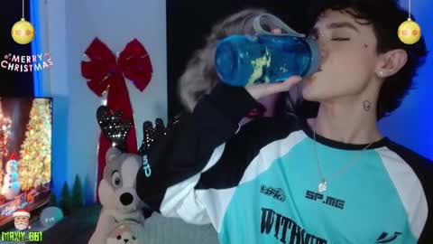 Snapshot of maxiy_001 chatting on December 2024 07:18:01 AM Max online show from December 2024 07:18:01 AM