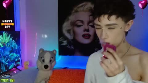 Snapshot of maxiy_001 chatting on February 2025 09:10:01 AM Max online show from February 2025 09:10:01 AM