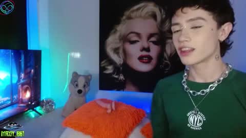 Snapshot of maxiy_001 chatting on September 2025 02:22:02 AM Max online show from September 2025 02:22:02 AM