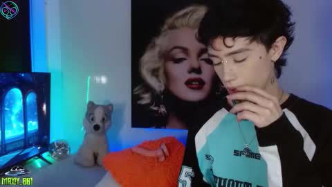 Snapshot of maxiy_001 chatting on September 2025 03:52:02 AM Max online show from September 2025 03:52:02 AM