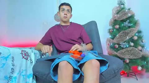 Snapshot of maxowens_oficial chatting on December 2024 11:31:02 PM MAX online show from December 2024 11:31:02 PM