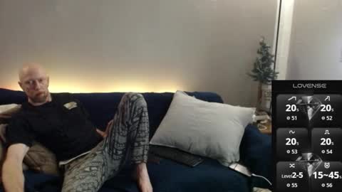 MaxRouger online show from November 2025 01:57:02 PM