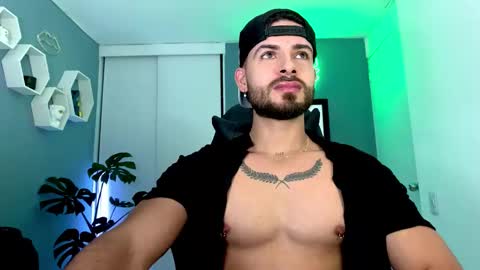 Snapshot of maxtowers chatting on November 2025 03:05:01 AM Maxi online show from November 2025 03:05:01 AM