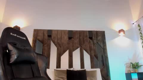 MAX online show from February 2025 10:12:02 AM