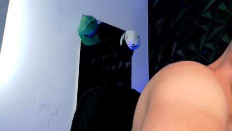 MAX online show from November 2025 08:42:01 PM