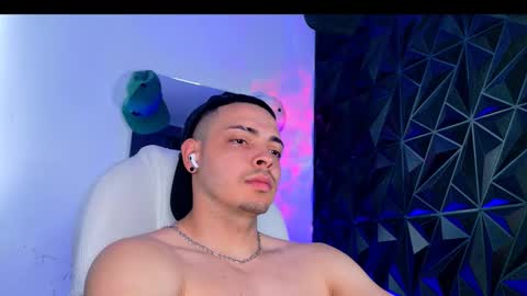 MAX online show from March 2026 08:00:01 PM