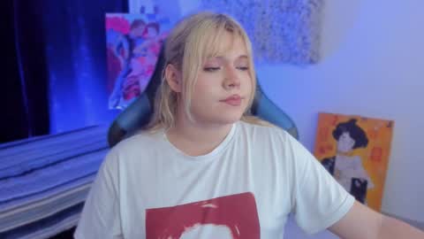 Snapshot of maxxxine_ chatting on January 2025 04:47:01 AM Maxine Minx online show from January 2025 04:47:01 AM