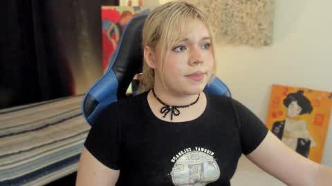 Snapshot of maxxxine_ chatting on January 2025 06:27:02 AM Maxine Minx online show from January 2025 06:27:02 AM