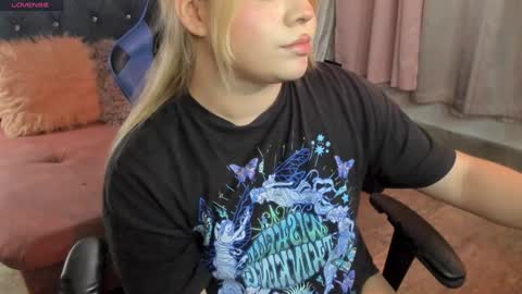 Snapshot of maxxxine_ chatting on January 2025 05:40:02 AM Maxine Minx online show from January 2025 05:40:02 AM