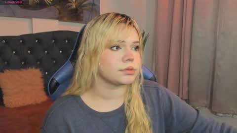 Snapshot of maxxxine_ chatting on February 2025 11:09:01 AM Maxine Minx online show from February 2025 11:09:01 AM