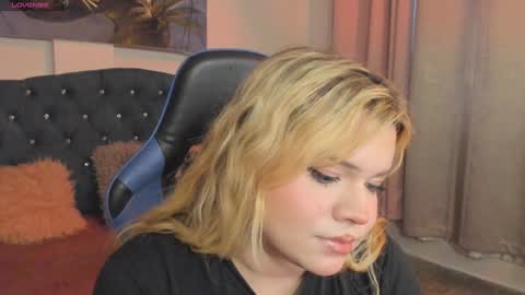 Snapshot of maxxxine_ chatting on February 2025 11:38:02 AM Maxine Minx online show from February 2025 11:38:02 AM