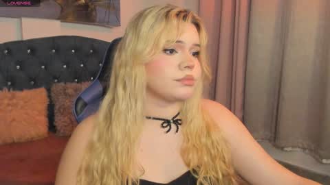 Snapshot of maxxxine_ chatting on February 2025 11:12:02 AM Maxine Minx online show from February 2025 11:12:02 AM