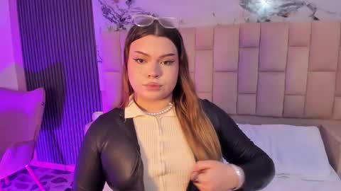 Snapshot of maxxxine_ chatting on March 2026 10:05:02 PM Maxine Minx online show from March 2026 10:05:02 PM