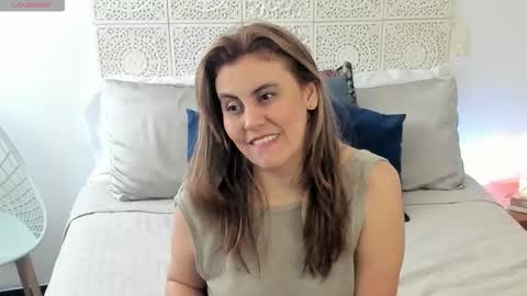 Victoria online show from November 2025 07:03:01 PM