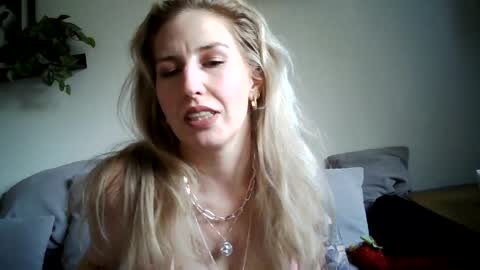may4jay online show from August 2026 05:37:01 PM