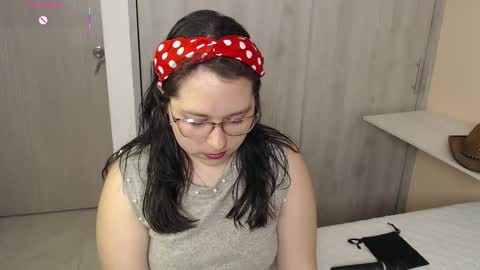 Snapshot of may_bloom chatting on October 2025 09:35:02 PM May online show from October 2025 09:35:02 PM