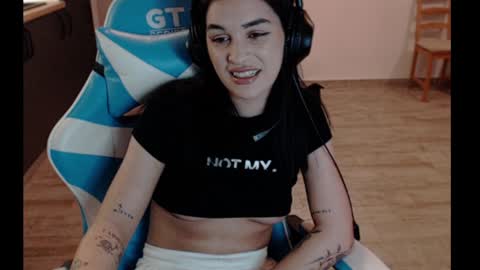 Snapshot of maya_and_guests chatting on February 2025 01:02:01 AM Maya online show from February 2025 01:02:01 AM