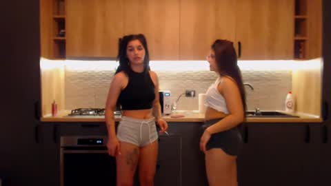 Snapshot of maya_and_guests chatting on February 2025 08:11:02 PM Maya online show from February 2025 08:11:02 PM