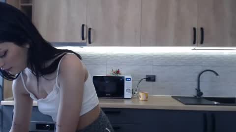 Snapshot of maya_and_guests chatting on February 2025 11:10:02 AM Maya online show from February 2025 11:10:02 AM