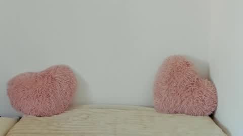 Snapshot of maya_and_guests chatting on September 2025 01:34:02 PM Maya online show from September 2025 01:34:02 PM