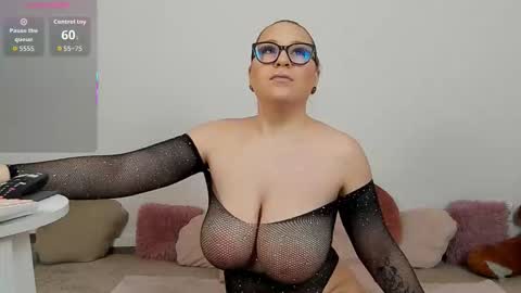 Snapshot of maya_collins_ chatting on February 2026 08:16:02 PM Maya online show from February 2026 08:16:02 PM