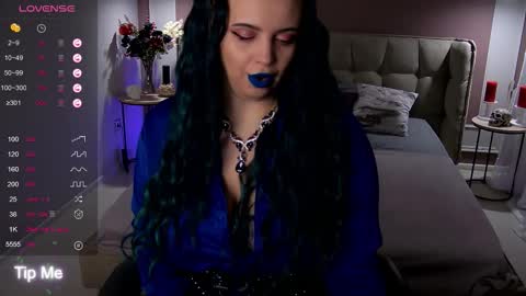 Maya Mils online show from October 2025 01:14:01 AM