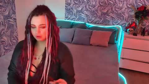 Maya Mils online show from May 2026 01:00:01 AM