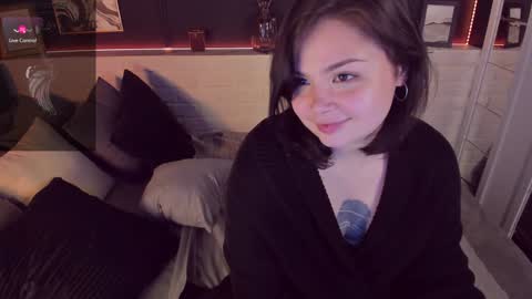 Woman online show from December 2024 03:36:02 PM