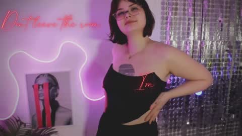 Woman online show from January 2025 11:58:02 AM